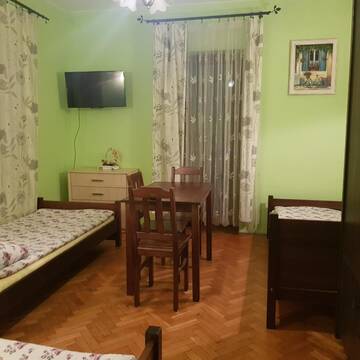 Фотографии Хостелы Hostel Rumiankowy - Airport Hostel г. Вроцлав (Польша) №1 Фото Хостелы Hostel Rumiankowy - Airport Hostel г. Вроцлав 1