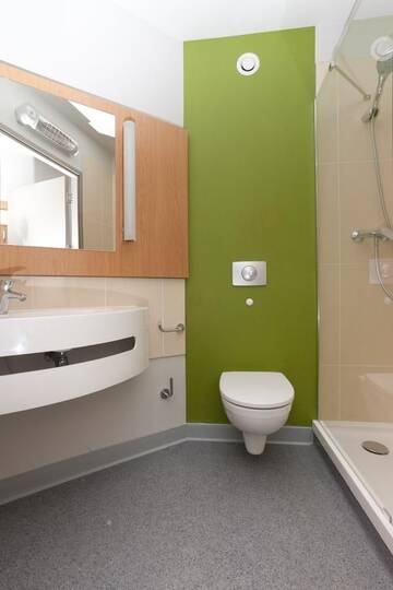 Фото номера Двухместный номер с 1 кроватью Отель B&amp;B Hotel Wrocław Centrum г. Вроцлав 3