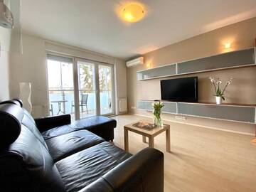 Фото номера One-Bedroom Apartment with Balcony - 2 Czysta Street Апартаменты Aravel Old Town Apartments г. Вроцлав 42