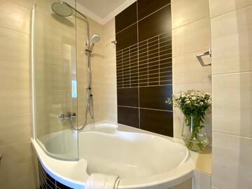 Фото номера One-Bedroom Apartment with Balcony - 2 Czysta Street Апартаменты Aravel Old Town Apartments г. Вроцлав 48