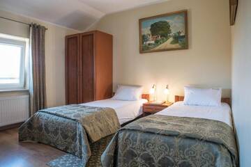 Фото номера Двухместный номер с 2 отдельными кроватями Отель HOTEL I RESTAURACJA BROCHÓW г. Вроцлав 5