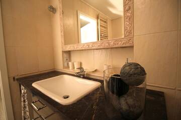 Фото номера Two-Bedroom Apartment - Biskupia 4 Street Апартаменты WROCLOVE APARTMENTS - Old Town ZAMGŁAWIANIE - OZONOWANIE г. Вроцлав 4