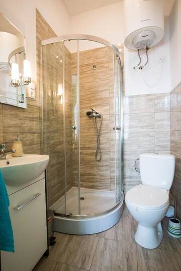 Фото номера Cемейный номер с собственной ванной комнатой Хостелы Moon Hostel г. Вроцлав 6