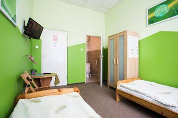 Фото номера Двухместный номер с 2 отдельными кроватями и собственной ванной комнатой Хостелы Moon Hostel г. Вроцлав 7