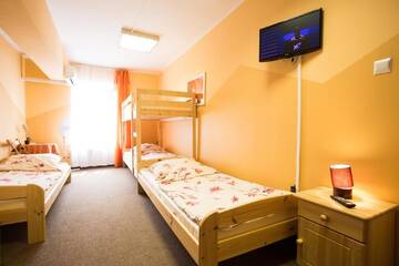Фото номера Трехместный номер с общей ванной комнатой вне номера Хостелы Moon Hostel г. Вроцлав 5