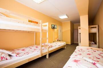 Фото номера Четырехместный номер с общей ванной комнатой вне номера Хостелы Moon Hostel г. Вроцлав 4