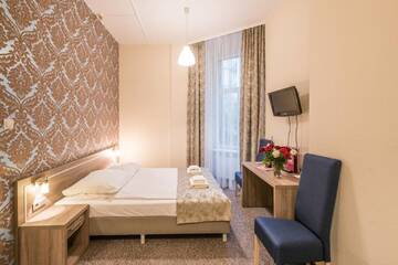 Фото номера Улучшенный номер с кроватью размера «queen-size» Отель Hotel Lothus г. Вроцлав 7