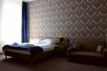 Фото номера Улучшенный номер с кроватью размера «queen-size» Отель Hotel Lothus г. Вроцлав 5