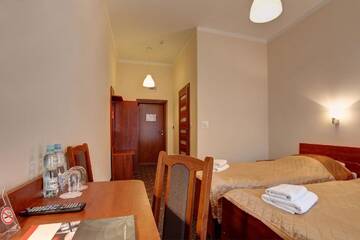 Фото номера Двухместный номер с 2 отдельными кроватями Отель Hotel Lothus г. Вроцлав 3