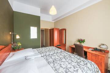 Фото номера Стандартный двухместный номер с 2 отдельными кроватями Отель Hotel Polonia Centrum г. Вроцлав 4