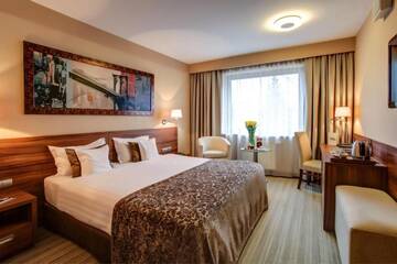 Фото номера Двухместный номер с 1 большой кроватью Отель Haston City Hotel г. Вроцлав 10
