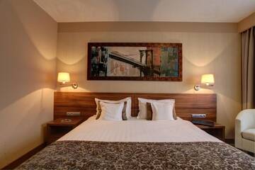 Фото номера Двухместный номер с 1 большой кроватью Отель Haston City Hotel г. Вроцлав 11
