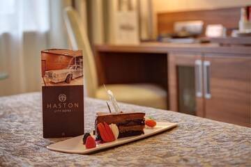 Фото номера Двухместный номер с 1 большой кроватью Отель Haston City Hotel г. Вроцлав 17