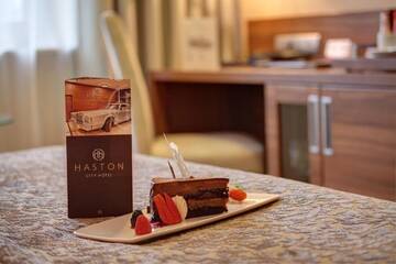 Фото номера Двухместный номер с 1 большой кроватью Отель Haston City Hotel г. Вроцлав 9