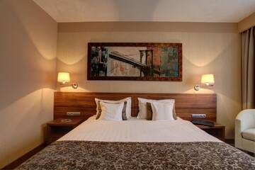 Фото номера Двухместный номер с 1 большой кроватью Отель Haston City Hotel г. Вроцлав 7