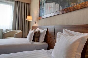 Фото номера Стандартный двухместный номер с 2 отдельными кроватями Отель Haston City Hotel г. Вроцлав 10