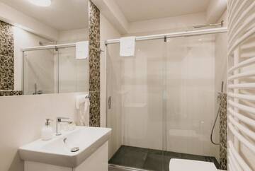 Фото номера Улучшенные апартаменты с 2 спальнями Апарт-отели EXCLUSIVE Aparthotel г. Вроцлав 12