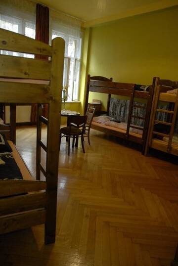 Фото номера Кровать в общем 8-местном номере Хостелы Hostel Mleczarnia г. Вроцлав 9