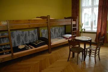 Фото номера Кровать в общем 8-местном номере Хостелы Hostel Mleczarnia г. Вроцлав 3