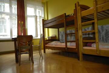 Фото номера Кровать в общем 8-местном номере Хостелы Hostel Mleczarnia г. Вроцлав 11