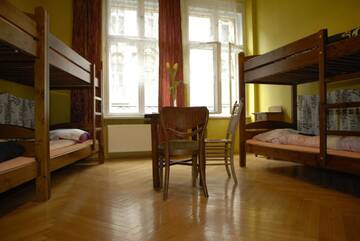 Фото номера Кровать в общем 8-местном номере Хостелы Hostel Mleczarnia г. Вроцлав 12