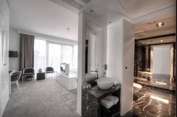 Фото номера Двухместный номер Делюкс с 1 кроватью Отель Platinum Palace Boutique Hotel г. Вроцлав 7