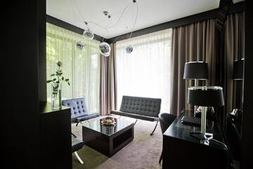 Фото номера Люкс с кроватью размера «king-size» Отель Platinum Palace Boutique Hotel г. Вроцлав 2