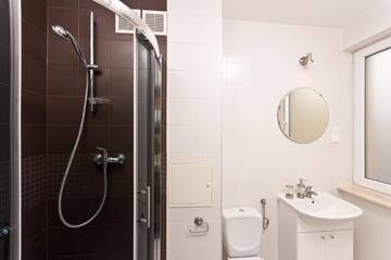 Фото номера Двухместный номер с 1 кроватью Хостелы Cilantro Bed &amp; Breakfast г. Вроцлав 16