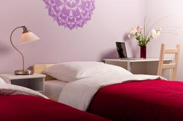 Фото номера Двухместный номер с 2 отдельными кроватями Хостелы Cilantro Bed &amp; Breakfast г. Вроцлав 5