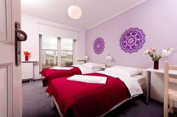 Фото номера Двухместный номер с 2 отдельными кроватями Хостелы Cilantro Bed &amp; Breakfast г. Вроцлав 7