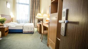 Фото номера Стандартный двухместный номер с 1 кроватью Отель Hotel Sofia г. Вроцлав 4