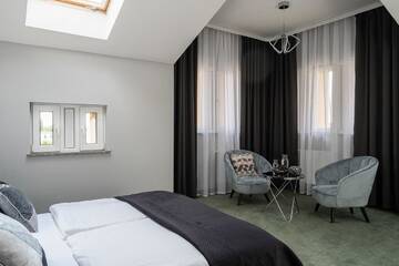 Фото номера Улучшенный двухместный номер с 1 кроватью Отель Hotel Sofia г. Вроцлав 5