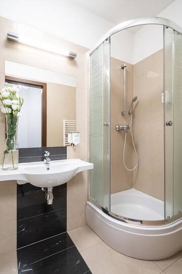 Фото номера Улучшенный двухместный номер с 1 кроватью Отель Hotel Sofia г. Вроцлав 8