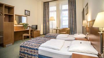 Фото номера Стандартный двухместный номер с 2 отдельными кроватями Отель Hotel Sofia г. Вроцлав 2