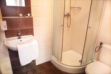 Фото номера Двухместный номер с 2 отдельными кроватями Хостелы Royal Hostel г. Вроцлав 9