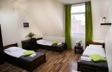 Фото номера Трехместный номер Хостелы Royal Hostel г. Вроцлав 11