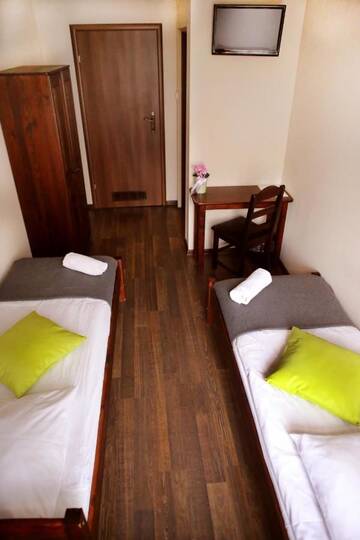 Фото номера Двухместный номер с 2 отдельными кроватями Хостелы Royal Hostel г. Вроцлав 11