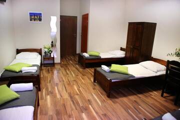 Фото номера Трехместный номер Хостелы Royal Hostel г. Вроцлав 14