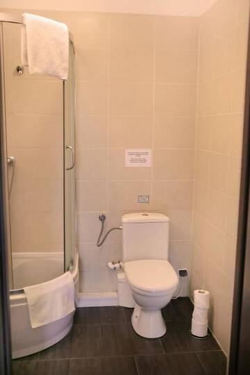 Фото номера Трехместный номер Хостелы Royal Hostel г. Вроцлав 16