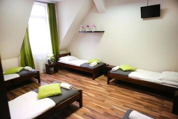 Фото номера Трехместный номер Хостелы Royal Hostel г. Вроцлав 2
