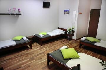 Фото номера Четырехместный номер Хостелы Royal Hostel г. Вроцлав 6