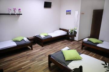 Фото номера Четырехместный номер Хостелы Royal Hostel г. Вроцлав 7