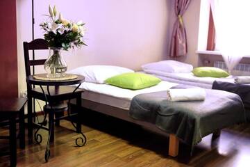 Фото номера Трехместный номер Хостелы Royal Hostel г. Вроцлав 8