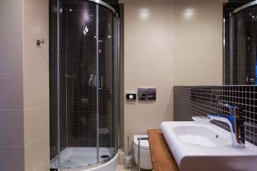 Фото номера Улучшенный двухместный номер с 1 кроватью Отель Hotel Gem г. Вроцлав 5