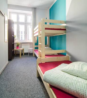 Фото номера Трехместный номер с общей ванной комнатой Хостелы Absynt Hostel Wrocław г. Вроцлав 2