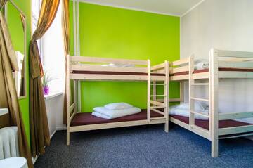 Фото номера Четырехместный номер с общей ванной комнатой Хостелы Absynt Hostel Wrocław г. Вроцлав 5