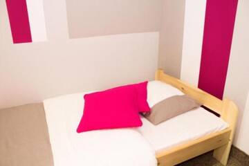 Фото номера Одноместный номер с общей ванной комнатой Хостелы Absynt Hostel Wrocław г. Вроцлав 4