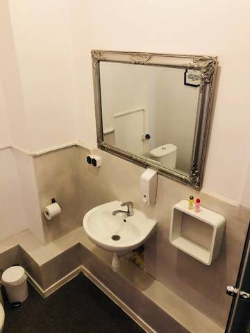 Фото номера Трехместный номер с ванной комнатой Хостелы Hostel Bemma - Ozonowane pokoje г. Вроцлав 4