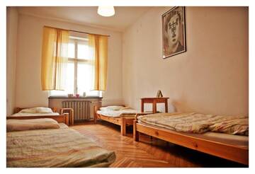 Фото номера Четырехместный номер с общей ванной комнатой Хостелы Hostel Bemma - Ozonowane pokoje г. Вроцлав 4