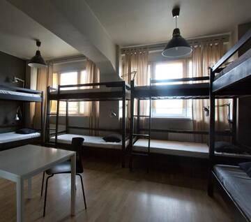 Фото номера Кровать в 10-местном общем номере Хостелы Corner Hostel г. Вроцлав 2